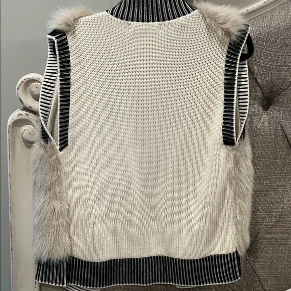 Banana Republic Black and White Striped Vest with Faux Fur - Picture 4 of 4